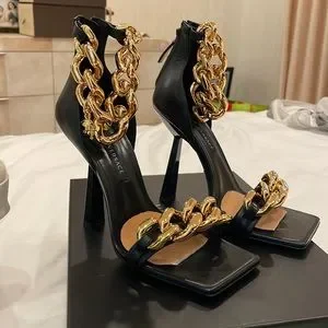 ブーツその他 Versace Medusa Chain Booties $1300 VERSACE BLACK PATENT LEATHER GOLD MEDUSA MEDALLION ZIP